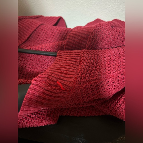 Like new red knitted cardigan w/ pockets- size l/xl - Picture 4 of 10